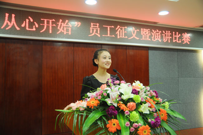 女員工演講風采1