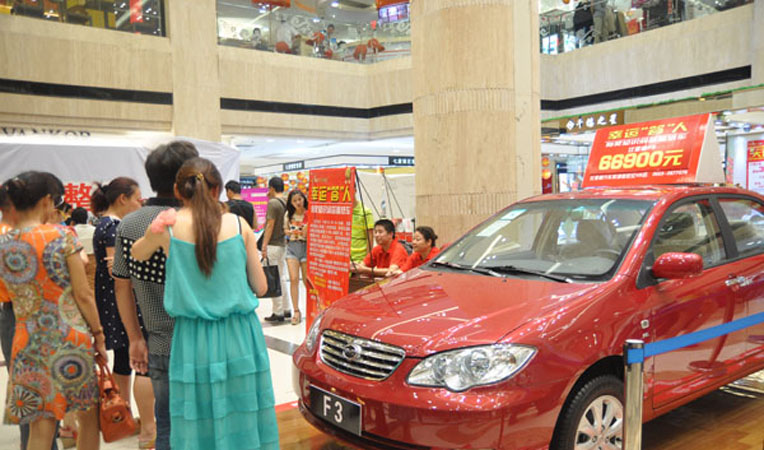 答題抽獎卡發放現場