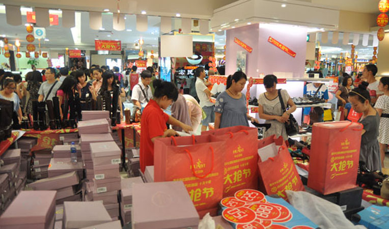 走進貨品的海洋讓您眼花繚亂