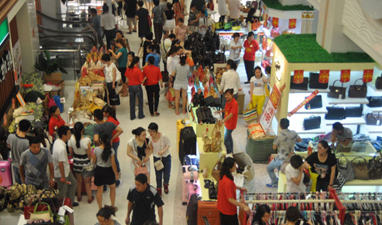 川流不息的購物大軍引爆全場