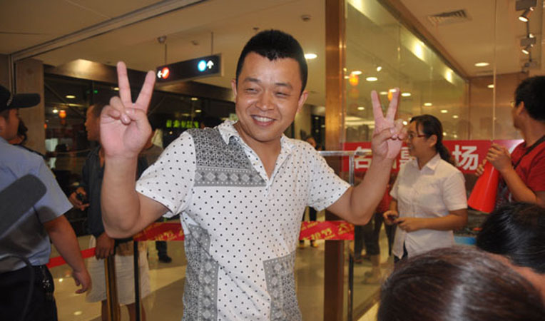 第一位新Ipad的獲得者誕生