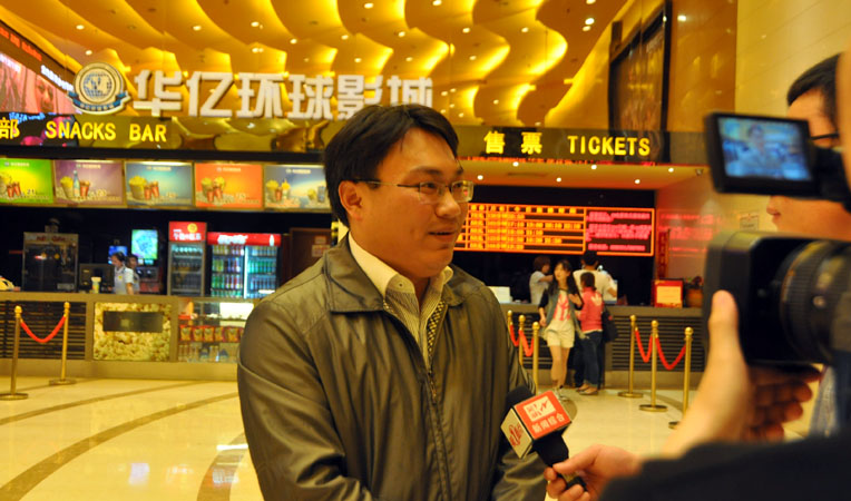 團市委副書記郝代偉接受媒體采訪