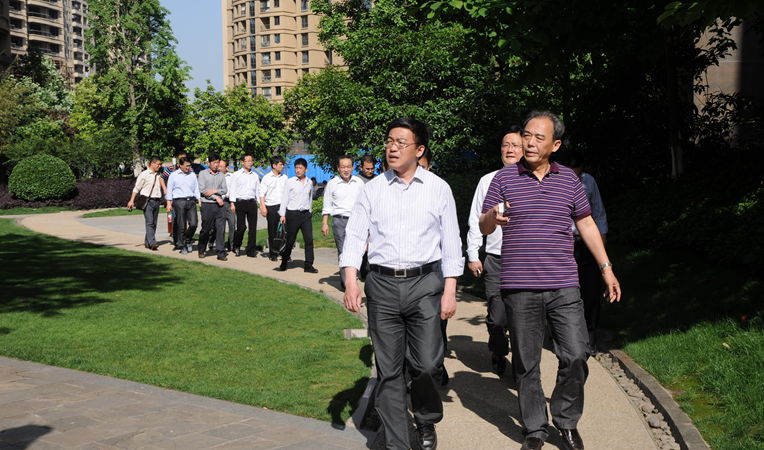 淮北市副市長朱浩東一行參觀左岸生活小區