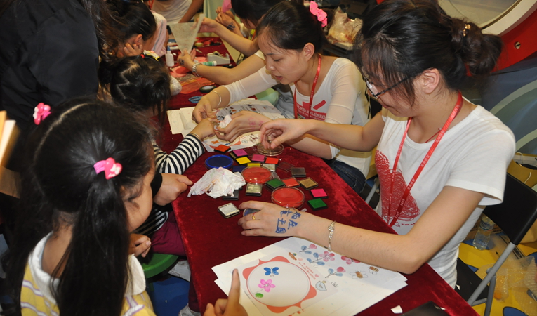 活動現場孩子們紛紛發揮聰明才智