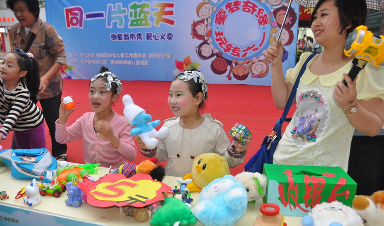 六一大型愛心義賣活動孩子們紛紛獻出愛心