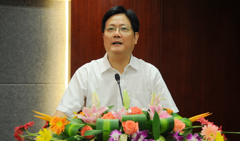 安徽華億集團黨委書記副總裁陳愛國發言