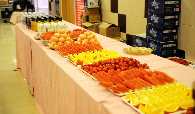 開盤盛典現場為客戶準備了精致的冷餐