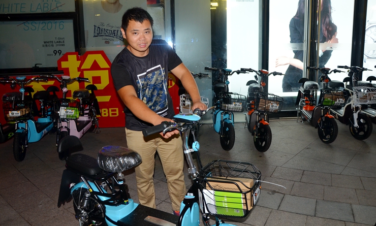 顧客開心領取電動車大獎