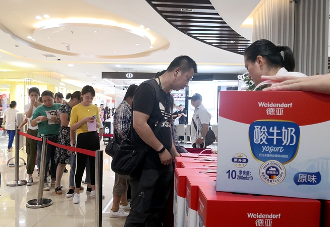 消費(fèi)者領(lǐng)取禮品